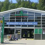 Medvedin 87 公寓